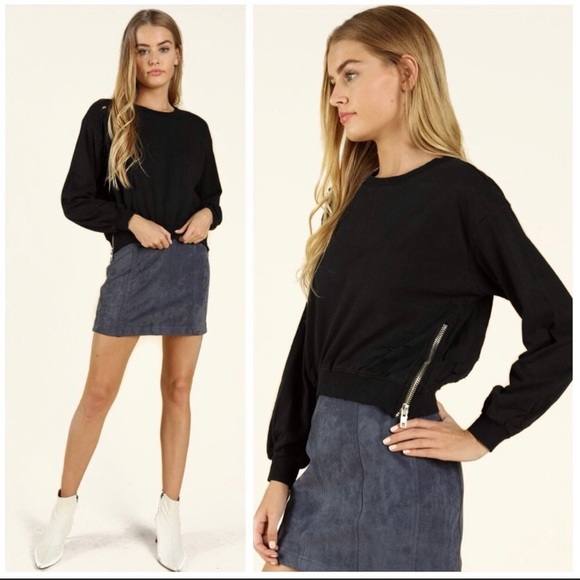 ♥️2 left♥️Black distressed sweater - Picture 4 of 4